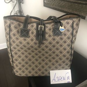 Dooney and Bourke tote